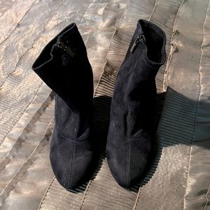 Kenneth Cole Reaction Blue Suede Ankle Boots